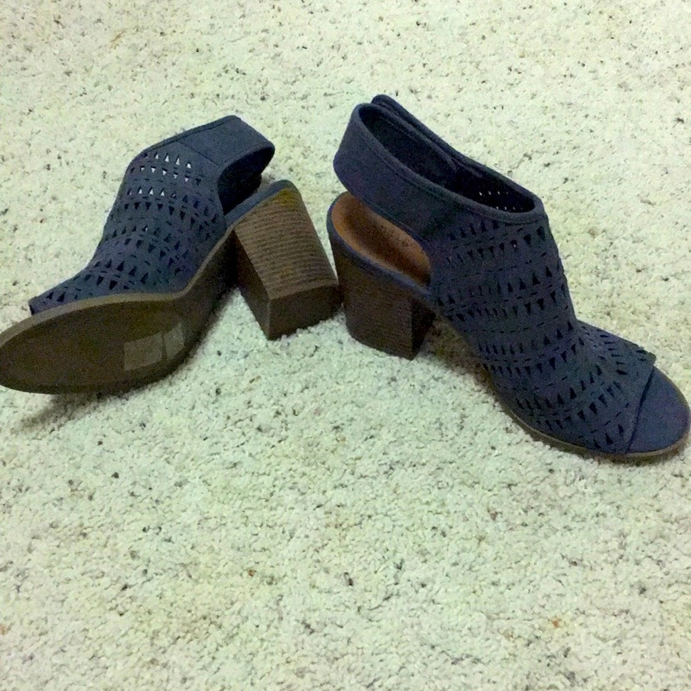Peep toe-Cutout Blue Faux Suede - Size 9